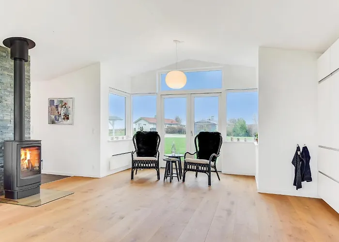 Prázdninový dům Three-bedroom In *